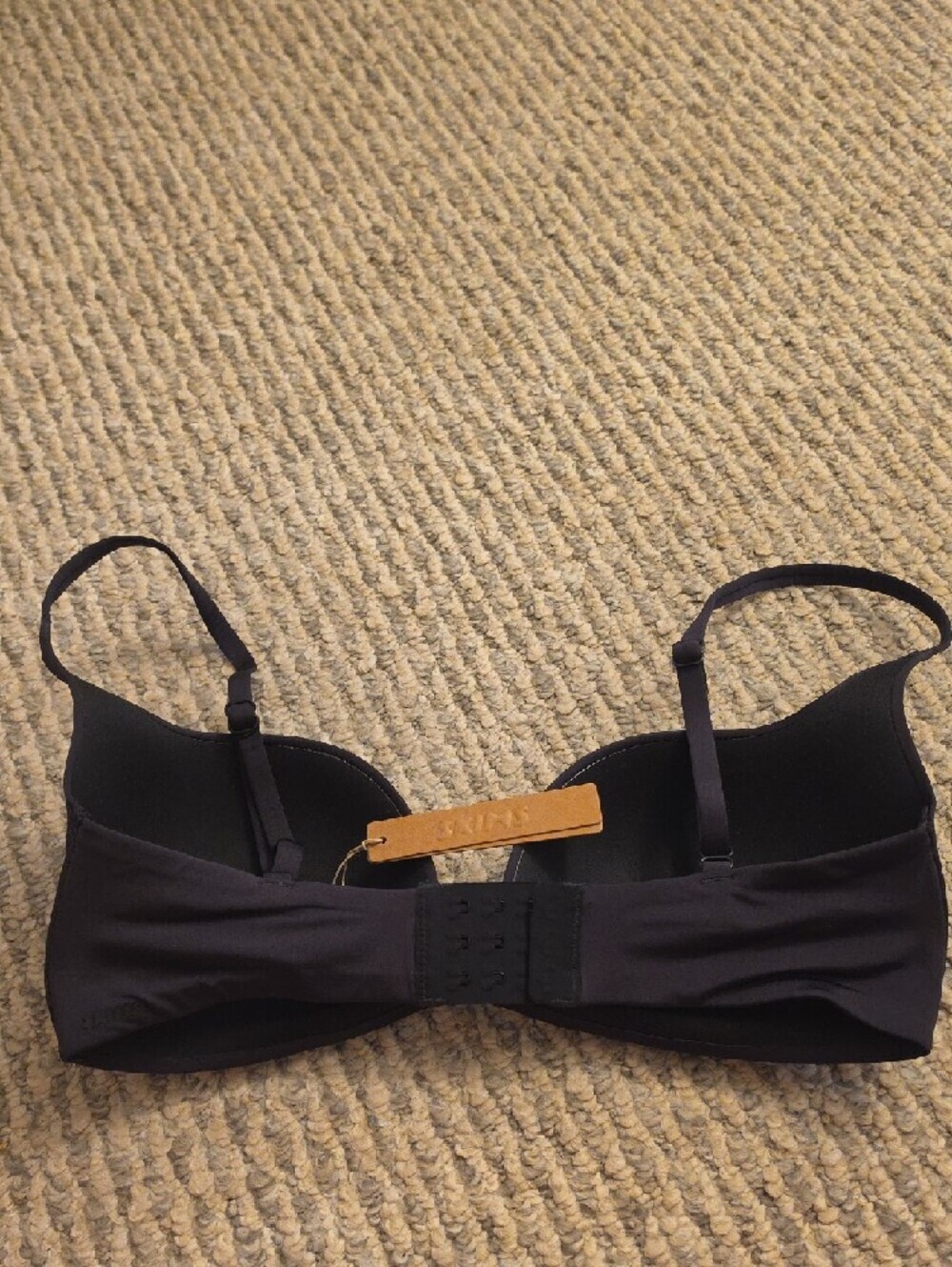 SKIMS Wireless Form Square Neck Bra Size 34DD - Picture 5 of 5